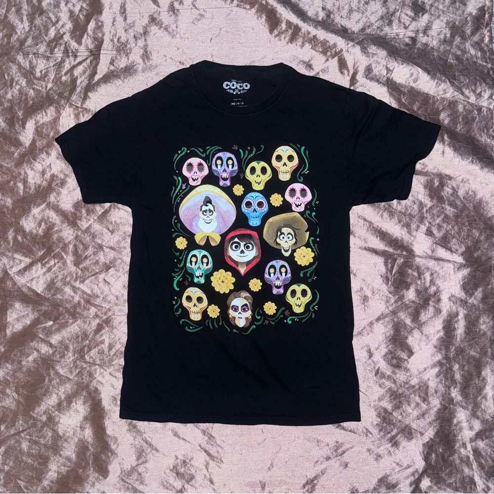 Disney Pixar Women's size medium Coco Sugar Skull Calaveras Montage T-Shirt shor